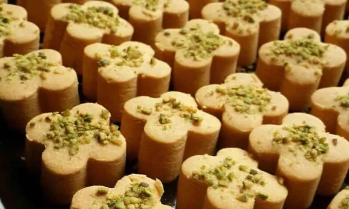 به سبک شیرینی نخودچی